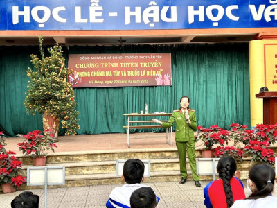 Trường THCS Văn Yên tổ chức buổi tuyên truyền về phòng, chống tác hại của ma túy và thuốc lá điện tử cho hơn 1600 học sinh.
