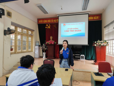 Chi Đoàn trường THCS Văn Yên tổ chức lớp Bồi dưỡng cảm tình Đoàn đợt I năm học 2023-2024