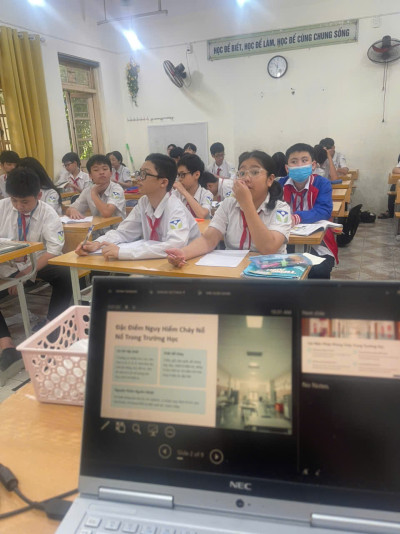 HOẠT ĐỘNG TRẢI NGHIỆM PHÒNG CHÁY CHỮA CHÁY VÀ CỨU HỘ CỨU NẠN CỦA HỌC SINH THCS VĂN YÊN NĂM HỌC 2024-2025